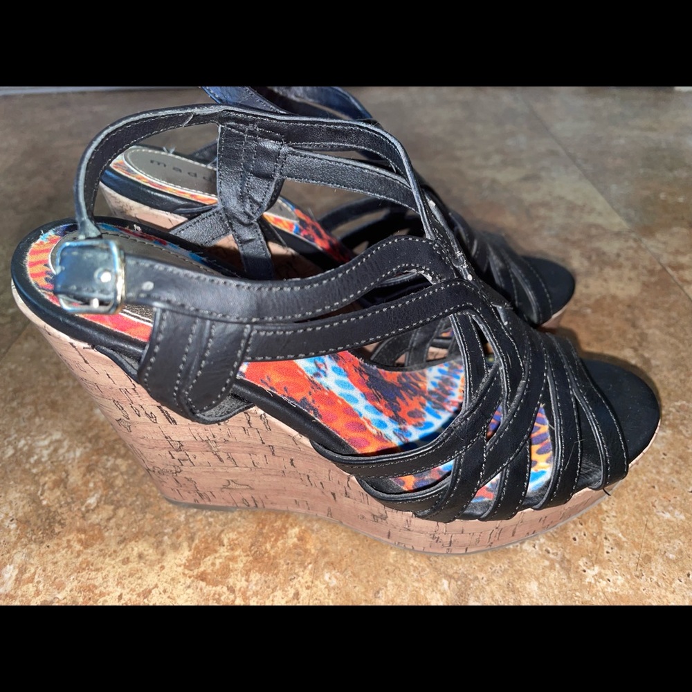 Brand New platform high heeled wedge strappy sandal. Black Madden Girl 6.5 - Picture 4 of 4